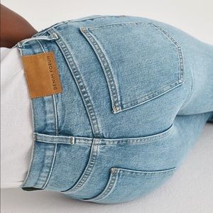 ✨ARITZIA NWT Denim Forum Arlo Jeans✨